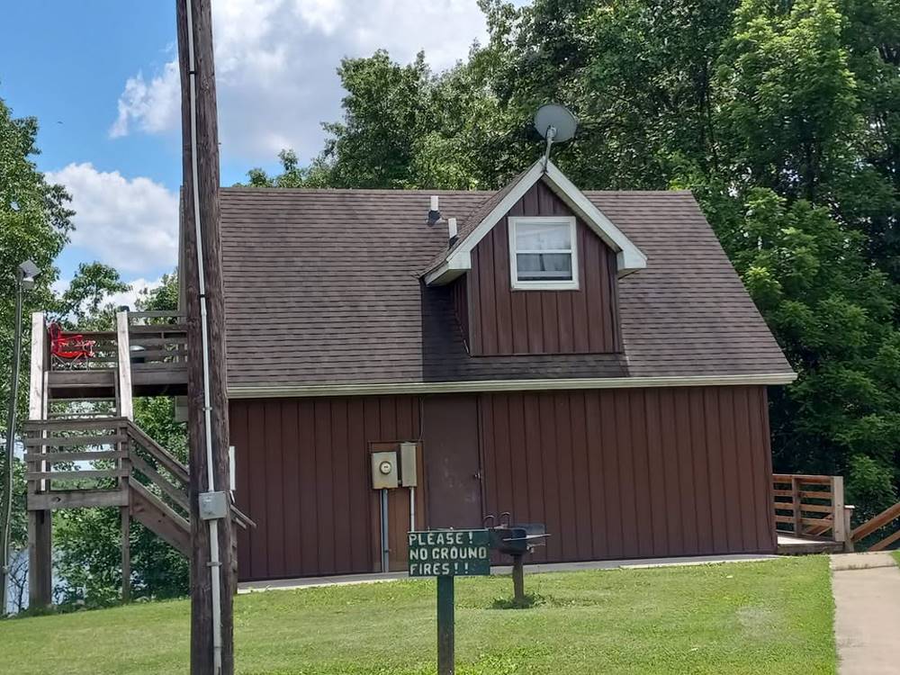 A brown building