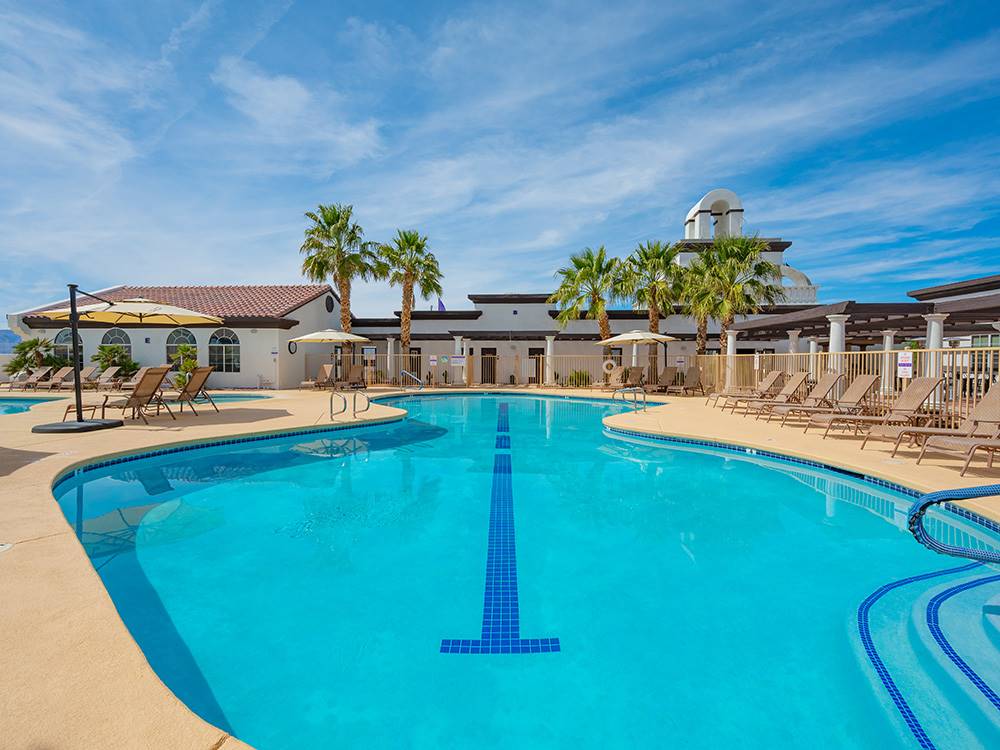 The swimming pool with lounge chairs at VISTA DEL SOL RV RESORT