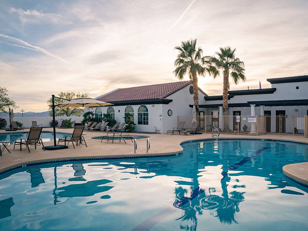 The swimming pool and clubhouse at VISTA DEL SOL RV RESORT