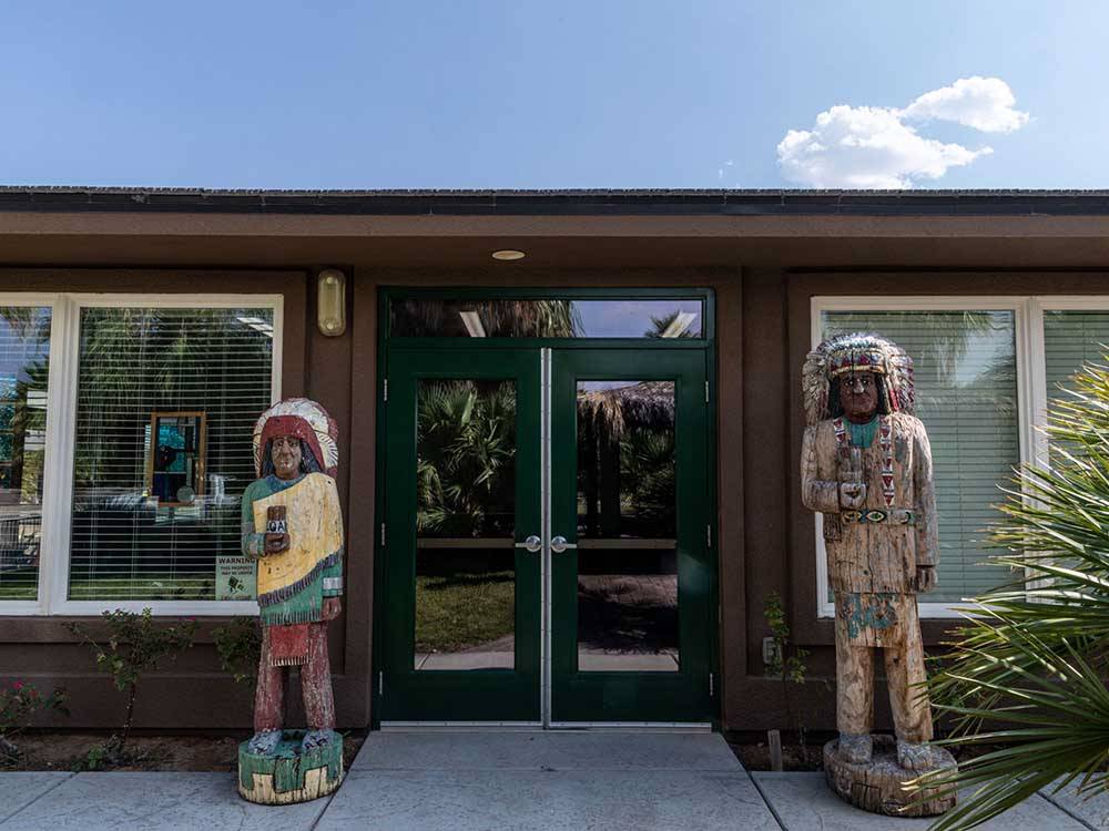 Statues of Native Americans flanks office entrance at SUN RESORTS RV PARK