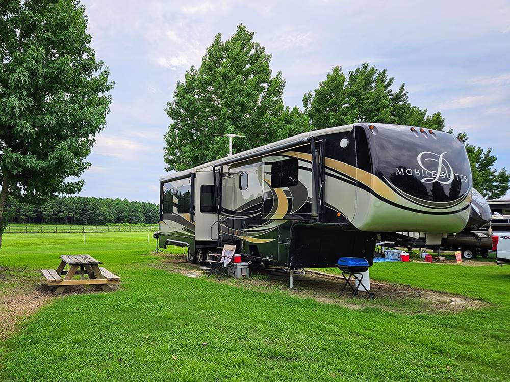 5th wheel at a site at Farm Country Campground