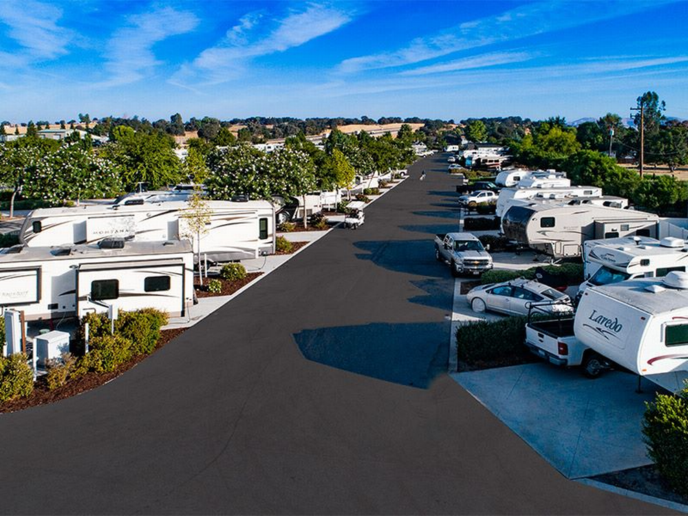 Paved roads at Vines RV Resort