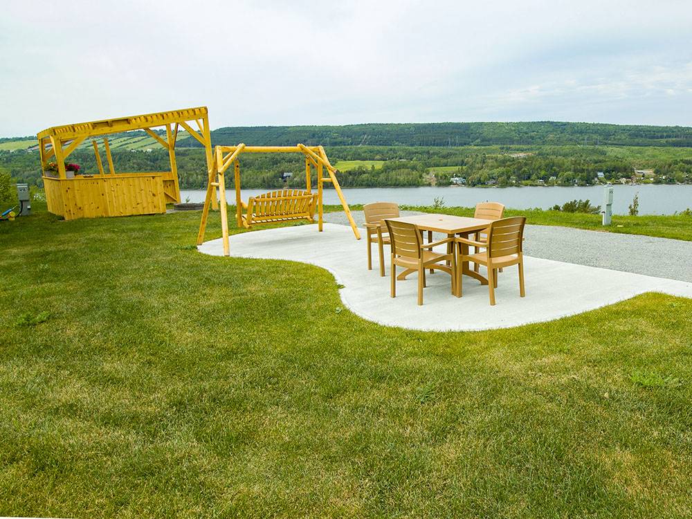 Table and chairs with swing at Bas-St-Laurent Campground