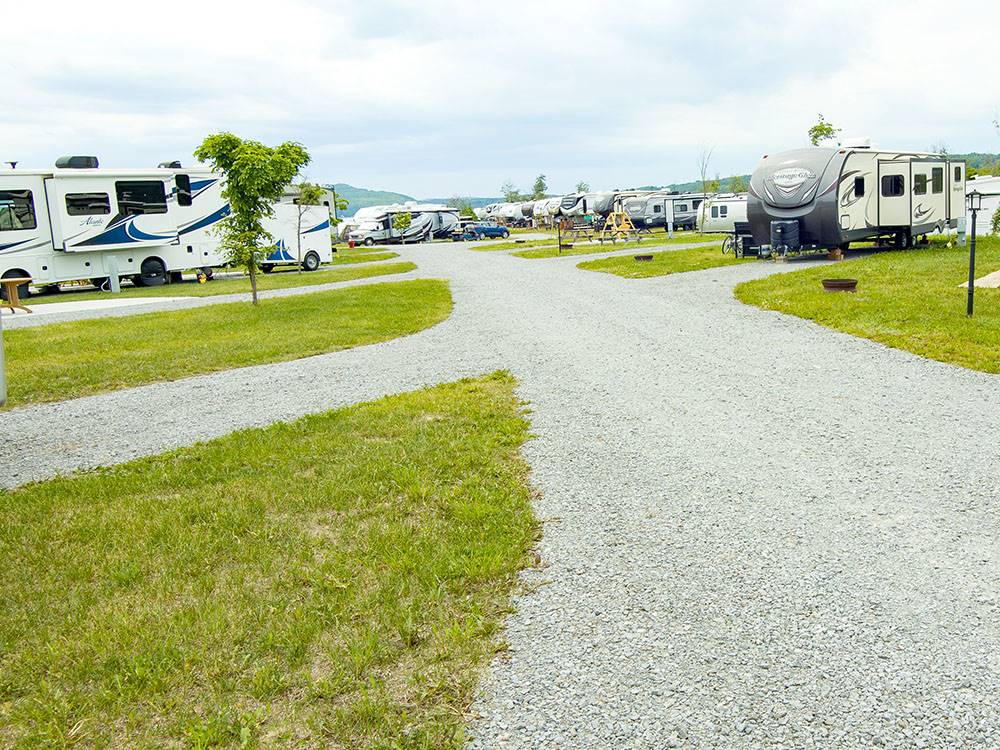 Road through the sites at Bas-St-Laurent Campground