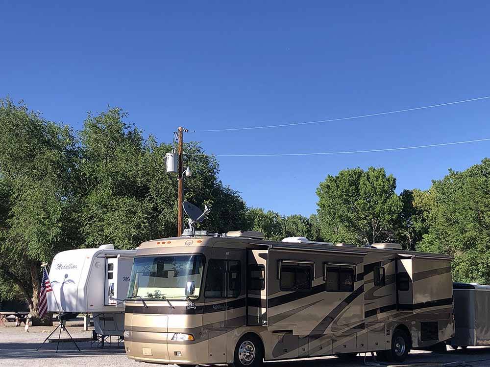 A motorhome and trailer at PICKETTS RV PARK