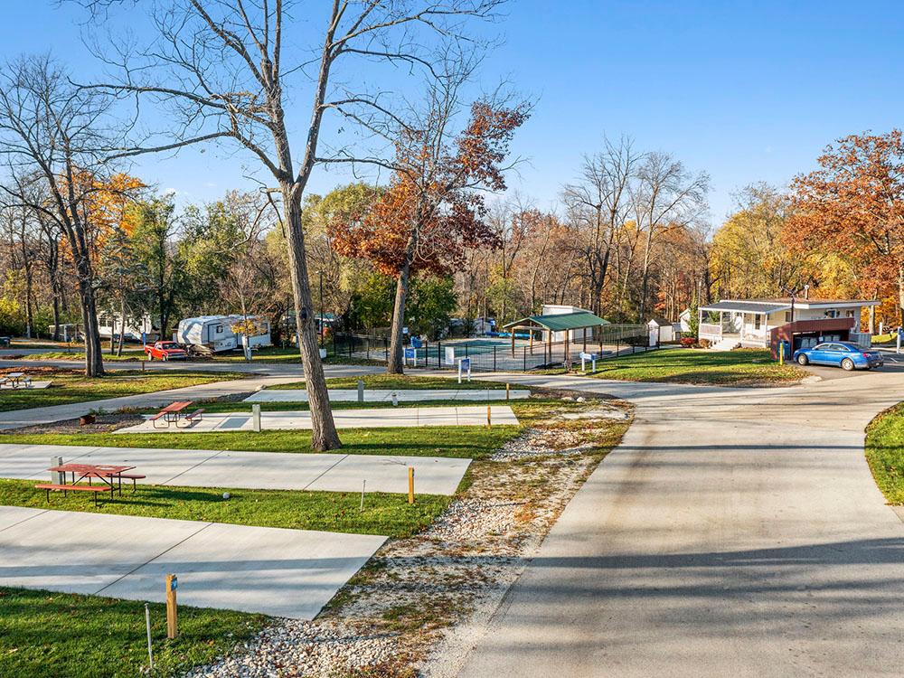 Paved roads and sites at COACHMAN'S TERRACE RV PARK