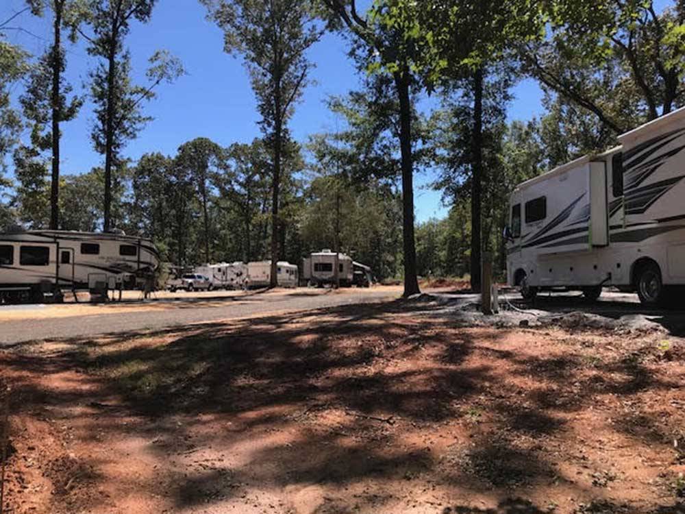 A motorhome parked next to an empty site at KOUNTRY AIR RV PARK