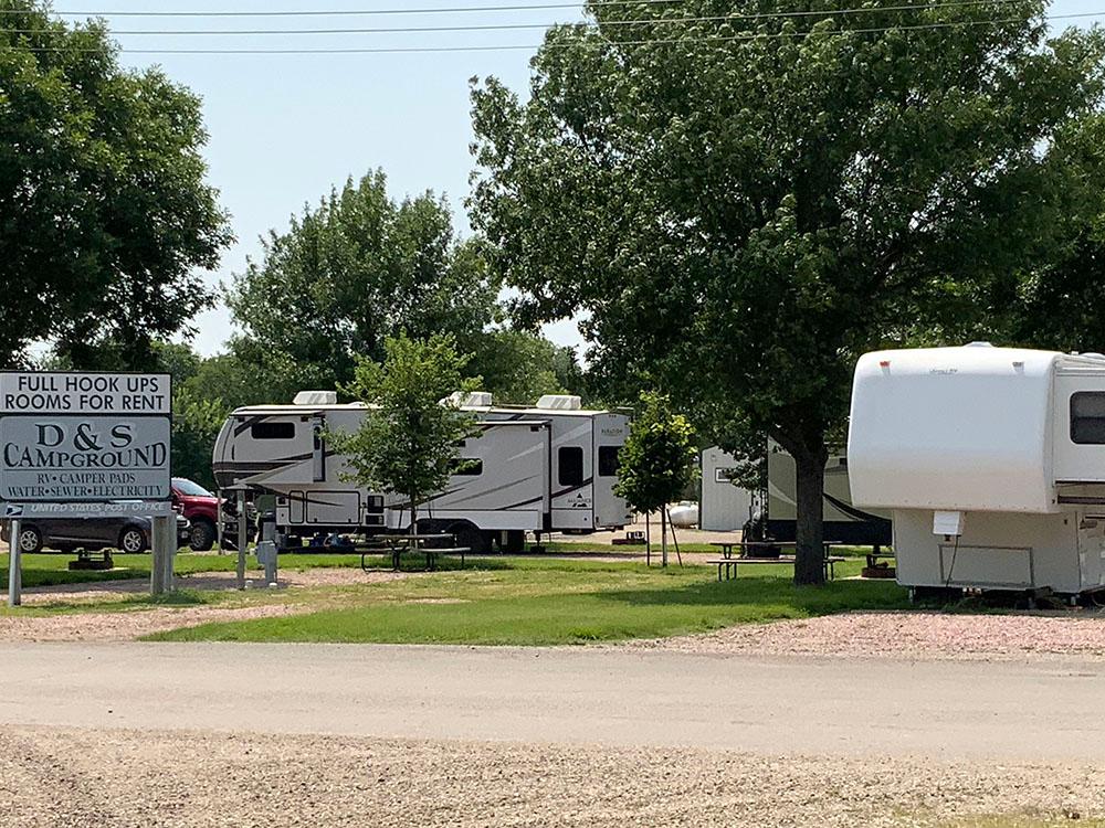 The sign and RVs at D & S CAMPGROUND & LODGE