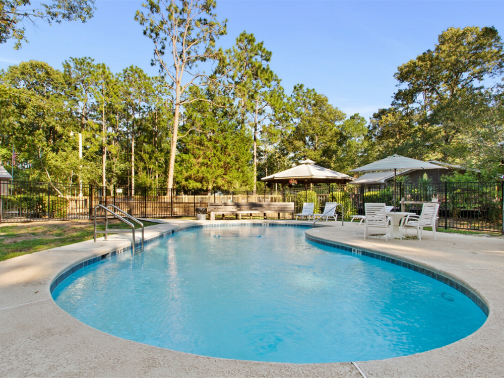 Pool area at Sunburst RV Resort
