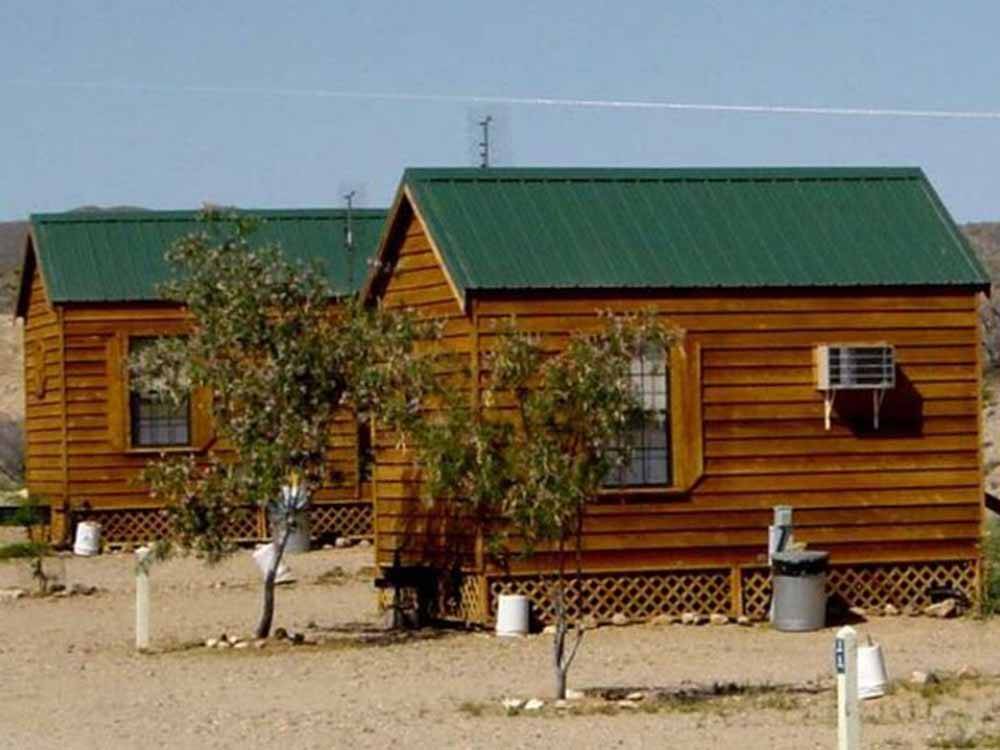 A row of rental cabins at MEADVIEW RV PARK & COZY CABINS