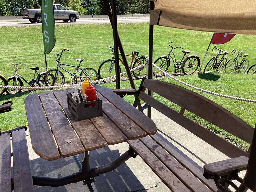 Picnic table near bicycles at ROLLINS RV PARK & RESTAURANT