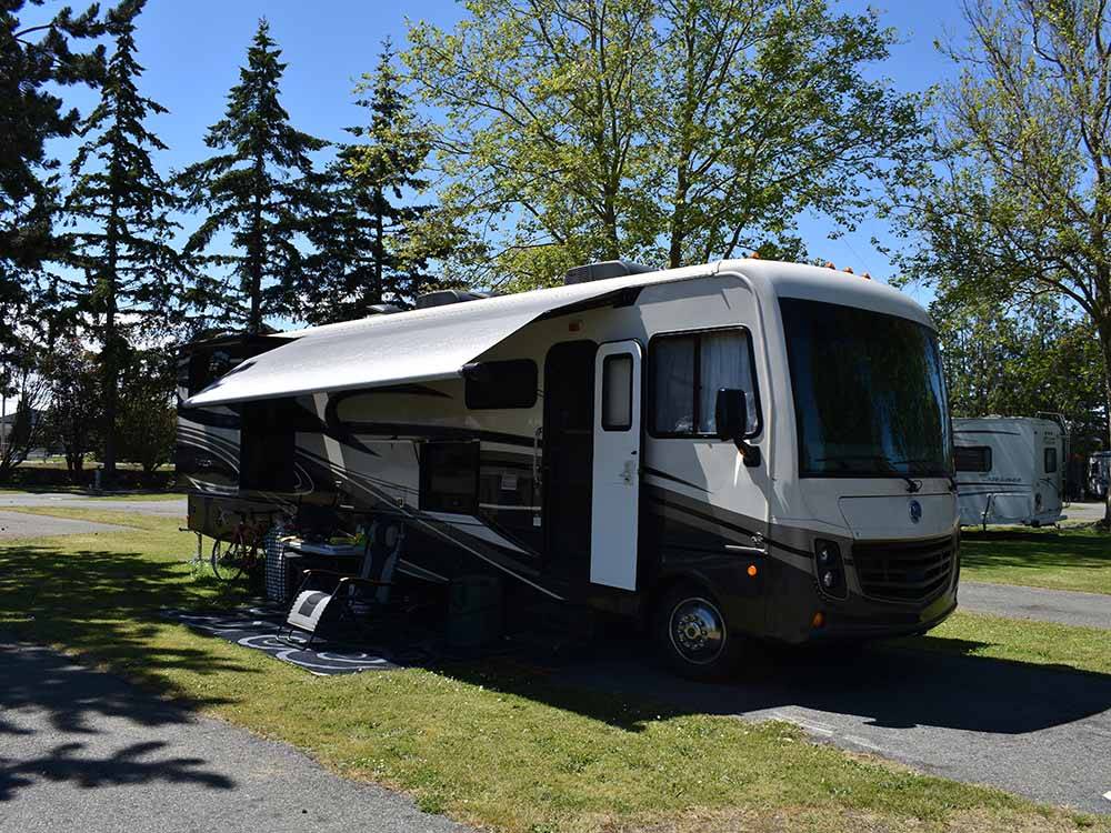 A motorhome in an RV site at LA CONNER MARINA & RV PARK