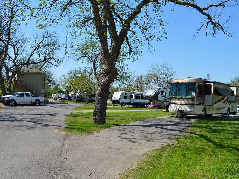 RVs and trailers at campground at RIVERSIDE PARK RV