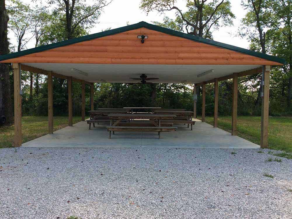 The pavilion with picnic benches at ARCHWAY RV PARK