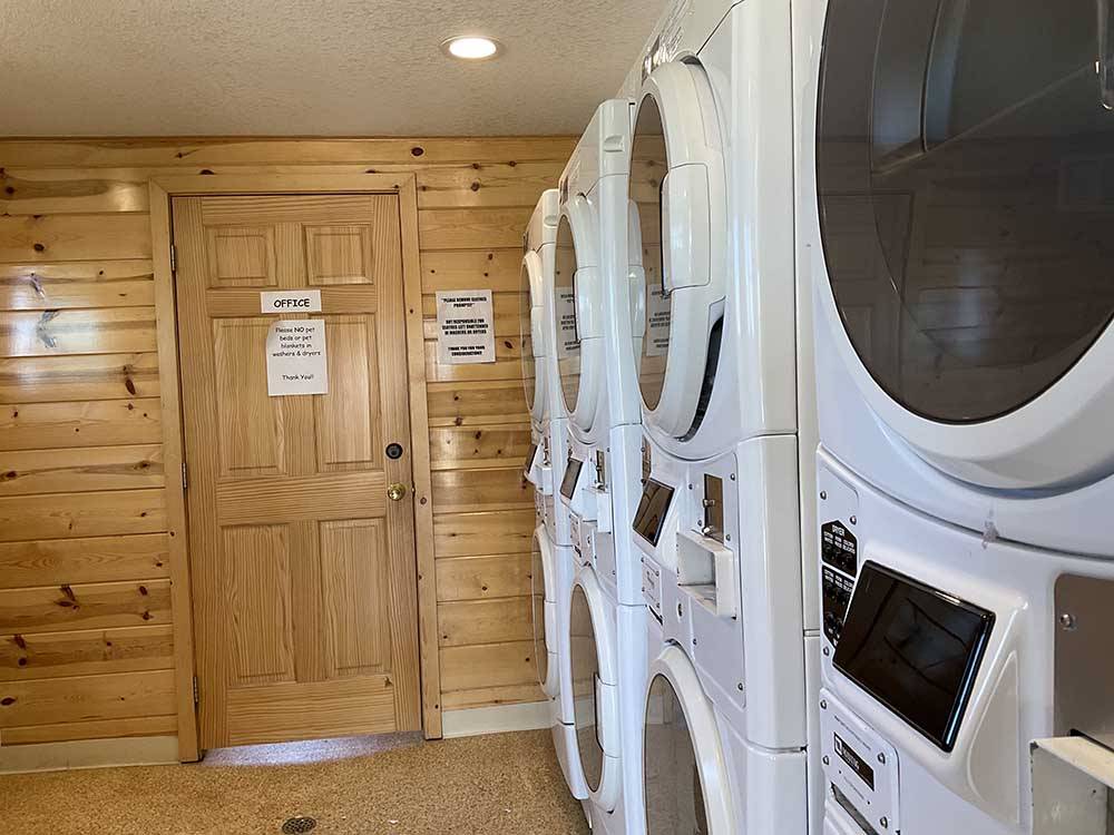 Laundry facilities for guests at EMERALD RV PARK