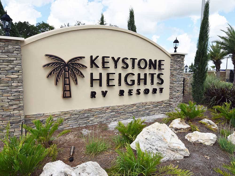 The front entrance sign at KEYSTONE HEIGHTS RV RESORT