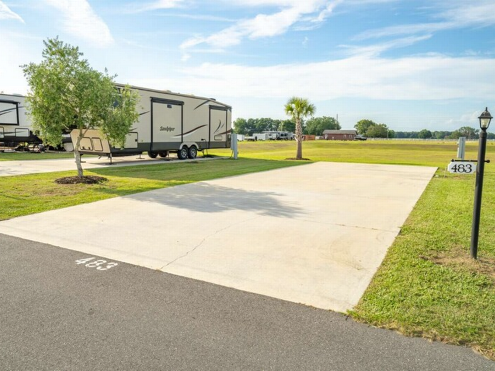 Sunny day at Southern Leisure RV Resort