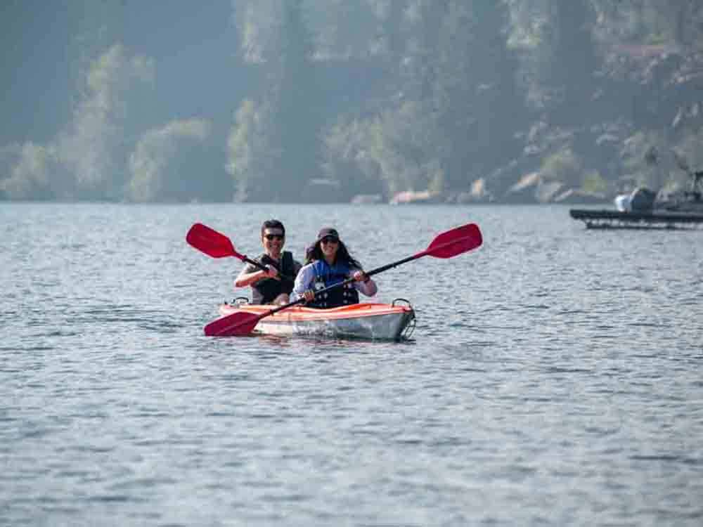 A couple paddling in a boat at SHELTER COVE RESORT AND MARINA