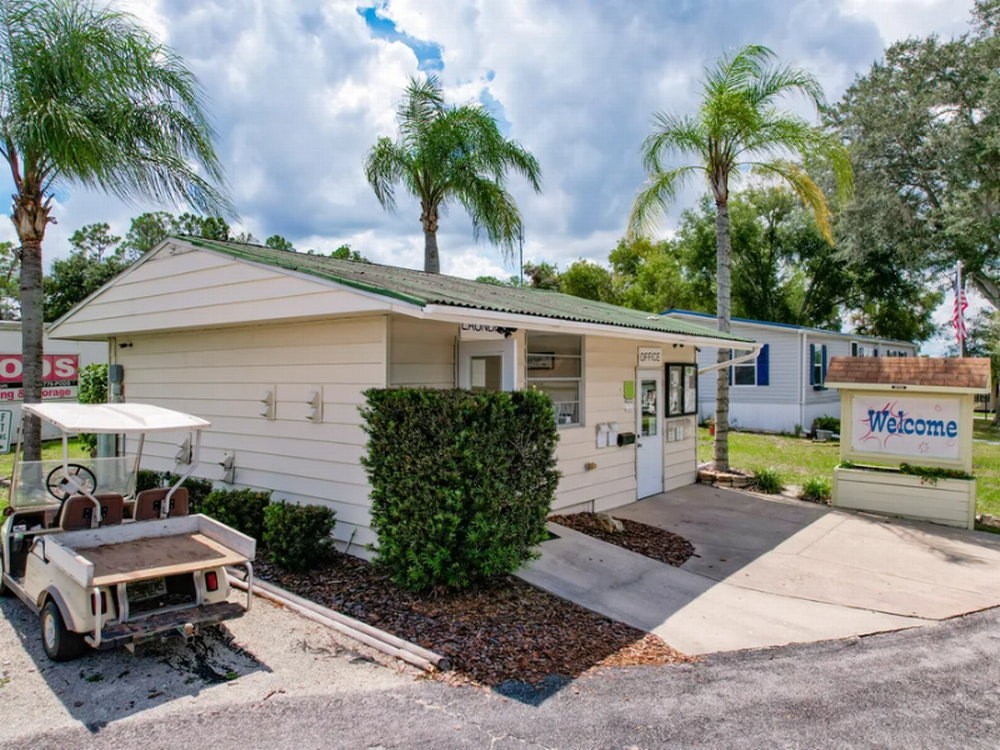 The office and Welcome sign at Ridgecrest RV Resort