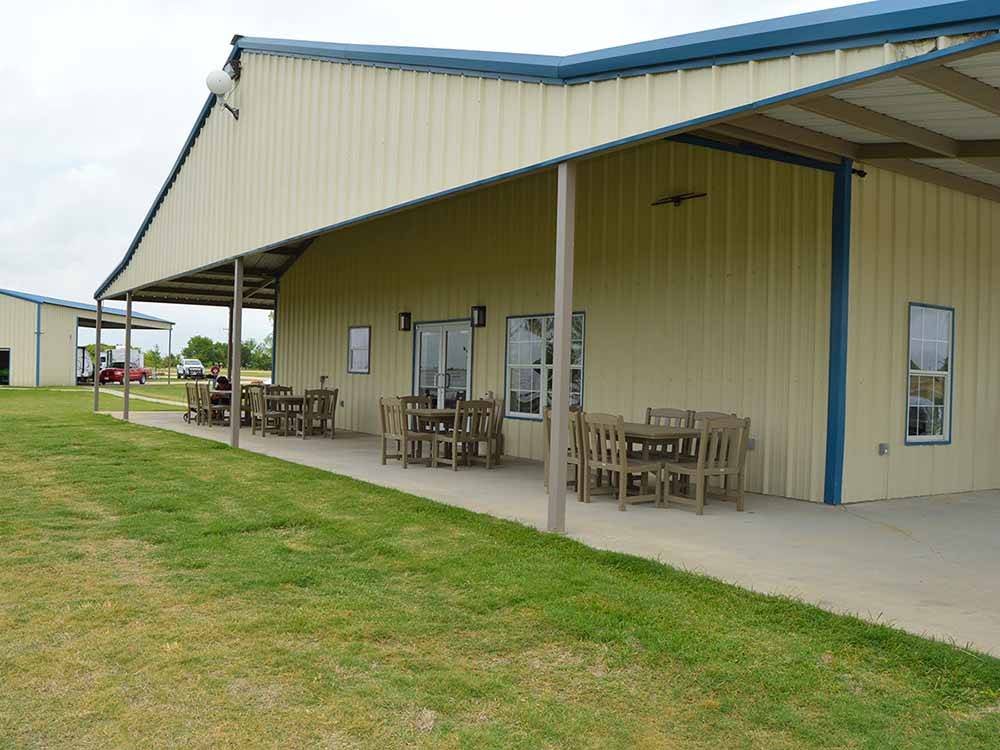The outside covered patio at BRAZOS TRAIL RV PARK