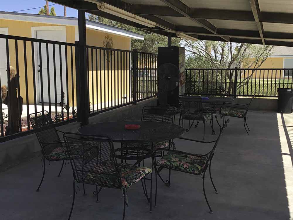 A covered sitting area at HILLTOP RV PARK
