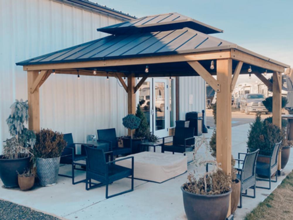 Covered seating area at Abundant Life RV Park