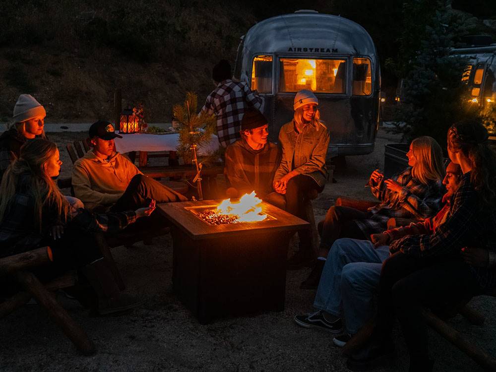 A group gathred around a campfire
