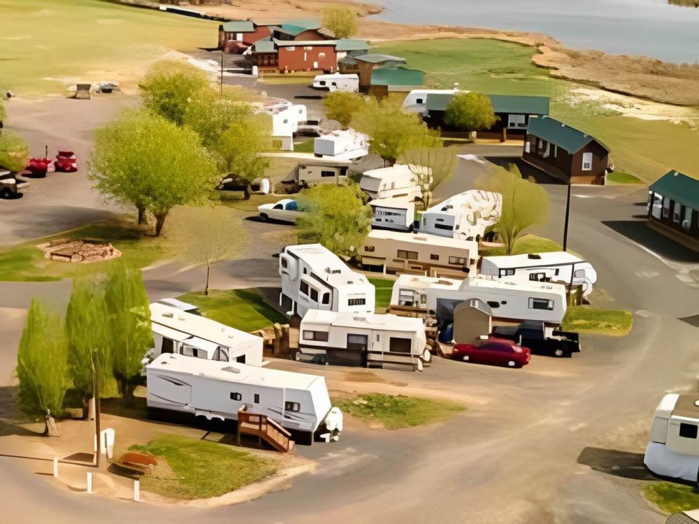 Parked RV's at site 	Warden Lake RV Resort