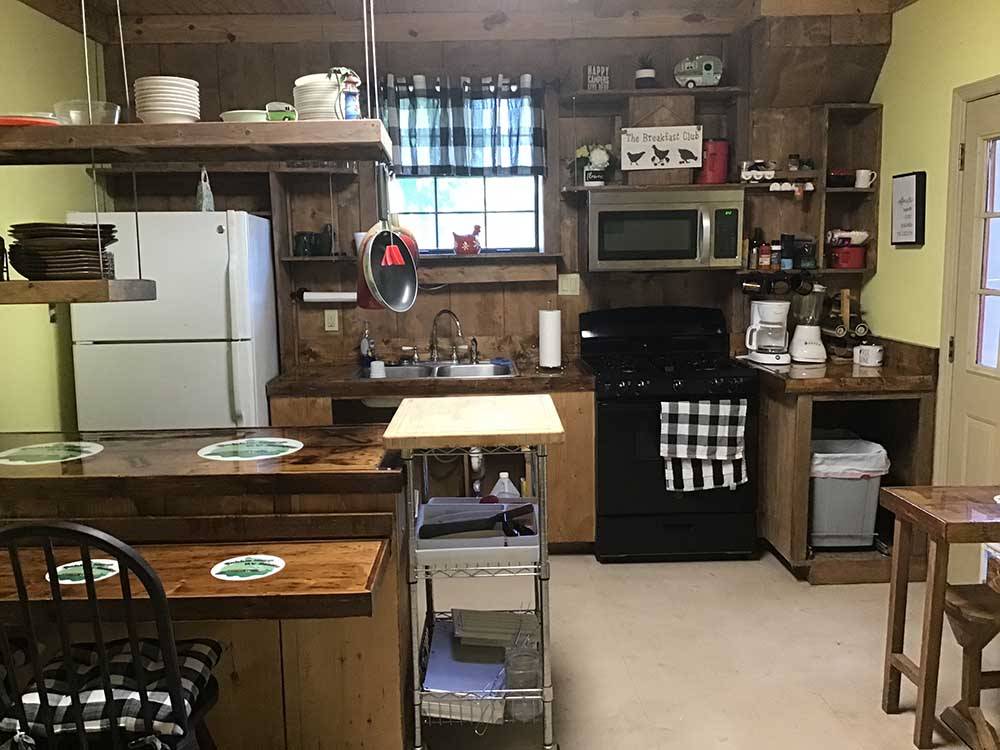 The communal kitchen area at PEBBLE HILL RV RESORT