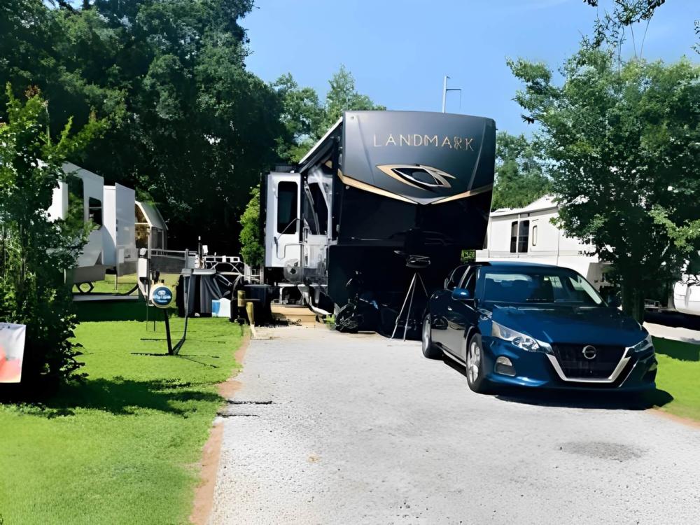 Parked trailer at site Drifters RV Park