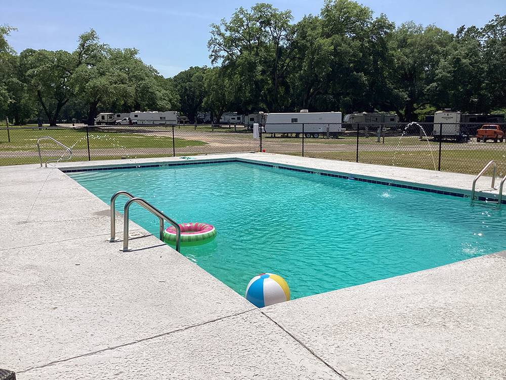 Nice large pool at Creekside Campground