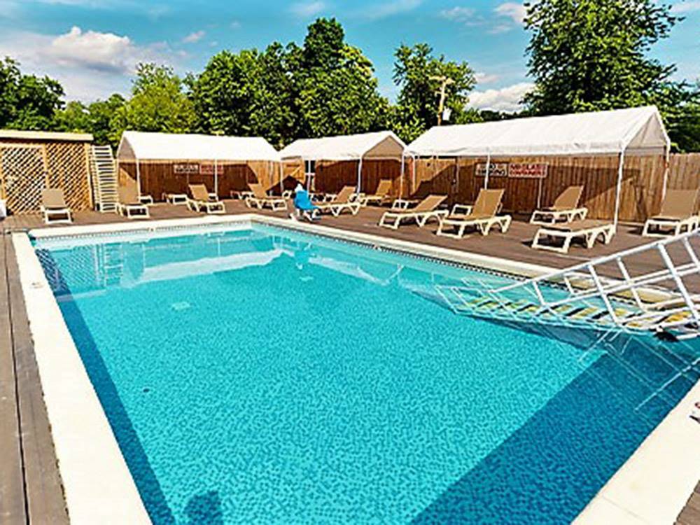 The swimming pool with lounge chairs at SPLASH MAGIC RV RESORT BY RJOURNEY