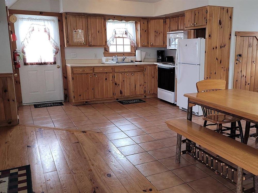 The kitchen area in one of the cabins at JAMES CREEK RV RESORT BY RJOURNEY