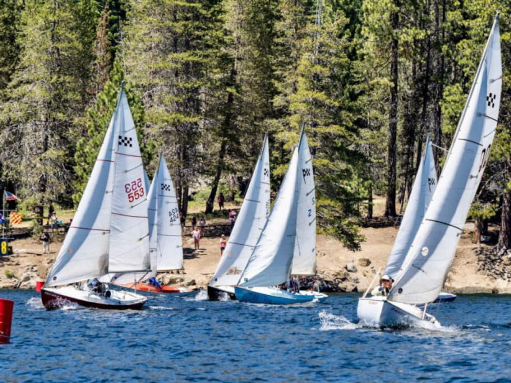 Sailboats on the water at Lakeshore Resort at Huntington Lake