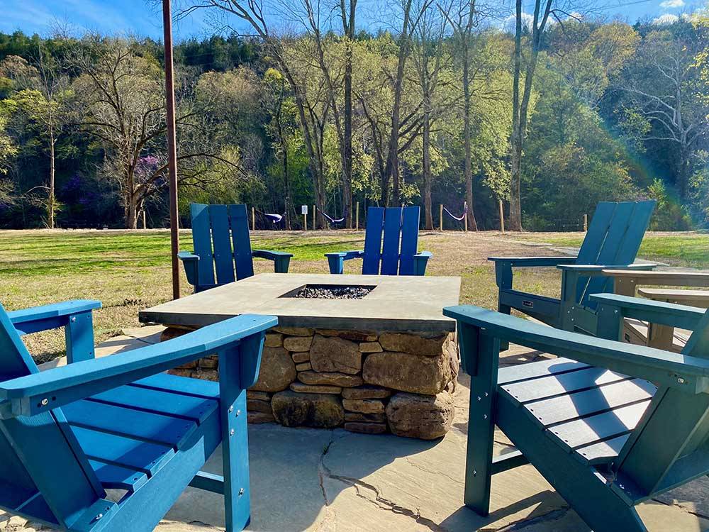 Six chairs and a fire pit at BULL CREEK RV PARK