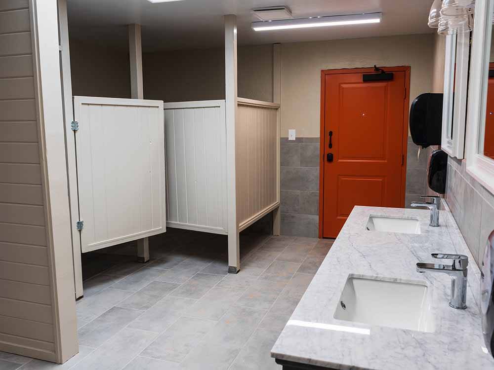 The clean bathrooms stalls at TAOS RV PARK