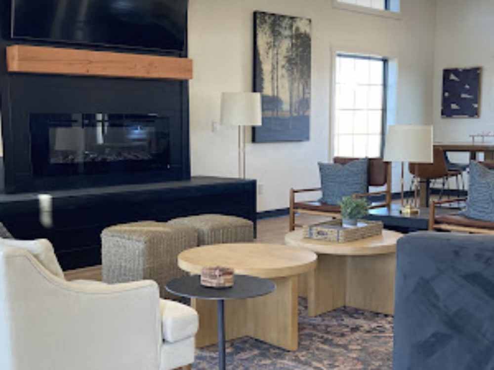 The modern fireplace and indoor seating area at CENTER POINT RV PARK