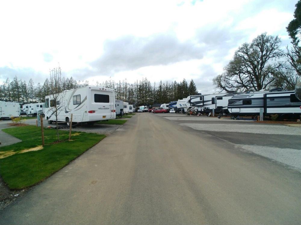 RVs lined up at Valley's Edge RV Park