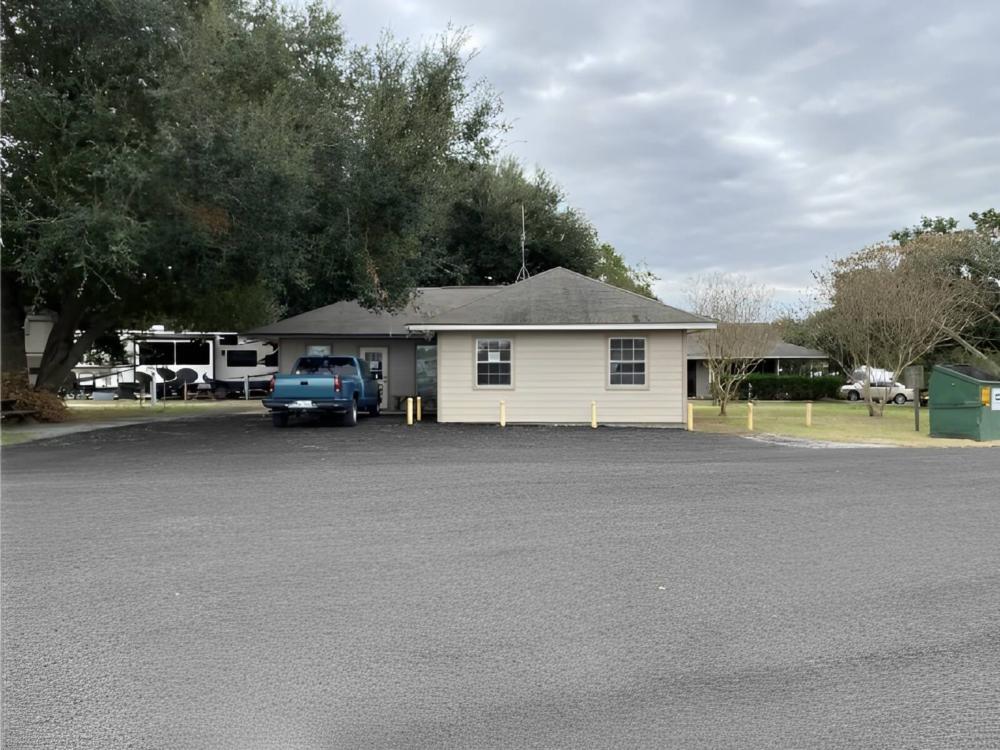 Clubhouse at site Central Texas RV Park