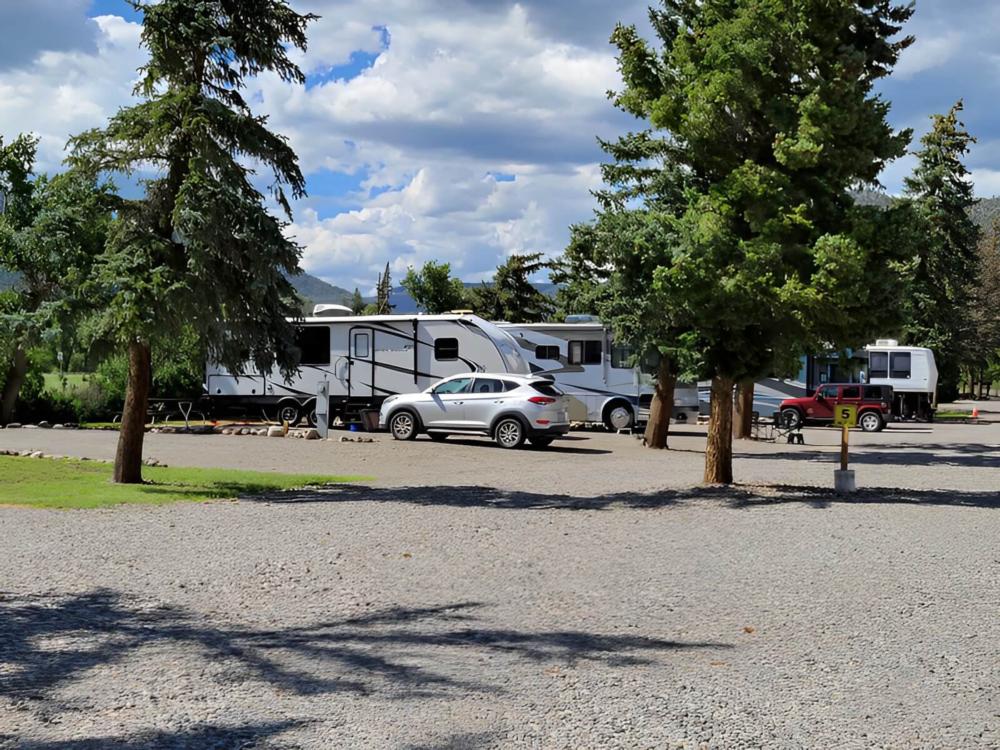 RVs in gravel sites