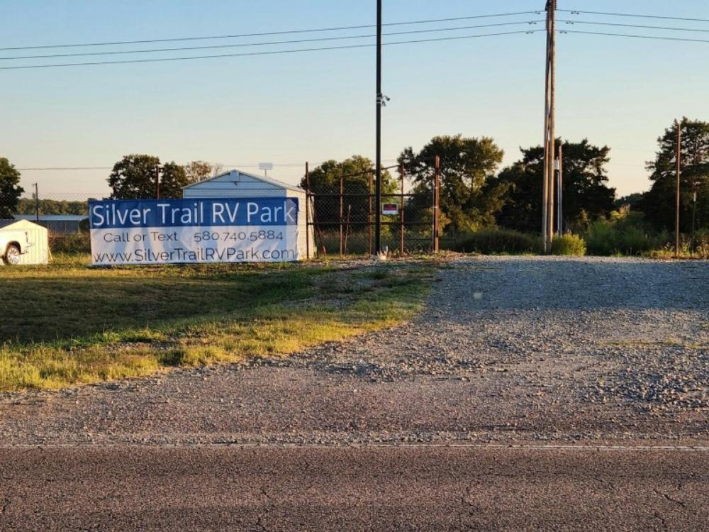 Entrance at Silver Trail RV Park at Lake Durant