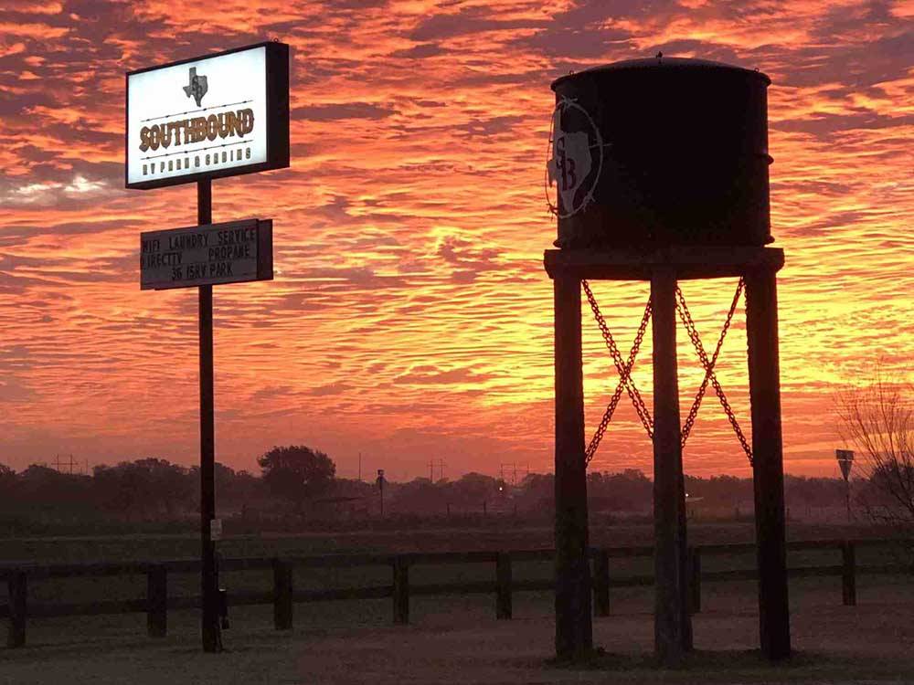 The large sign at the entrance to SOUTHBOUND RV PARK AND CABINS