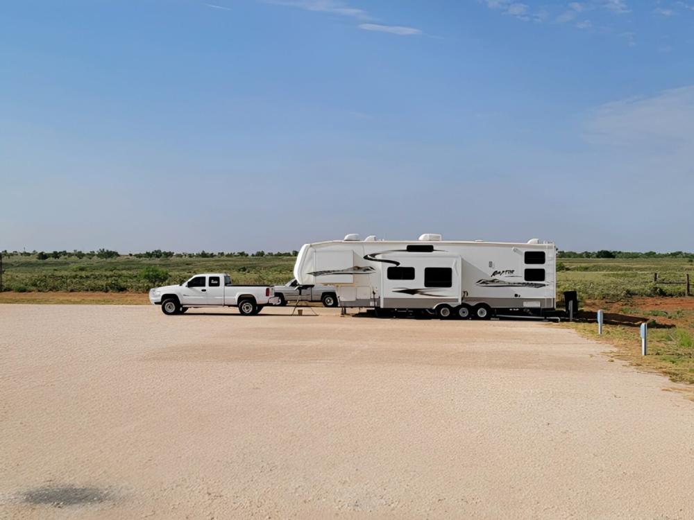 Parked trailer at site Stateline Cabins & RVs