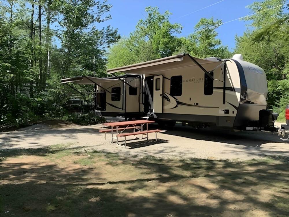 5th wheel in RV site at Coos Canyon Campground and Cabins
