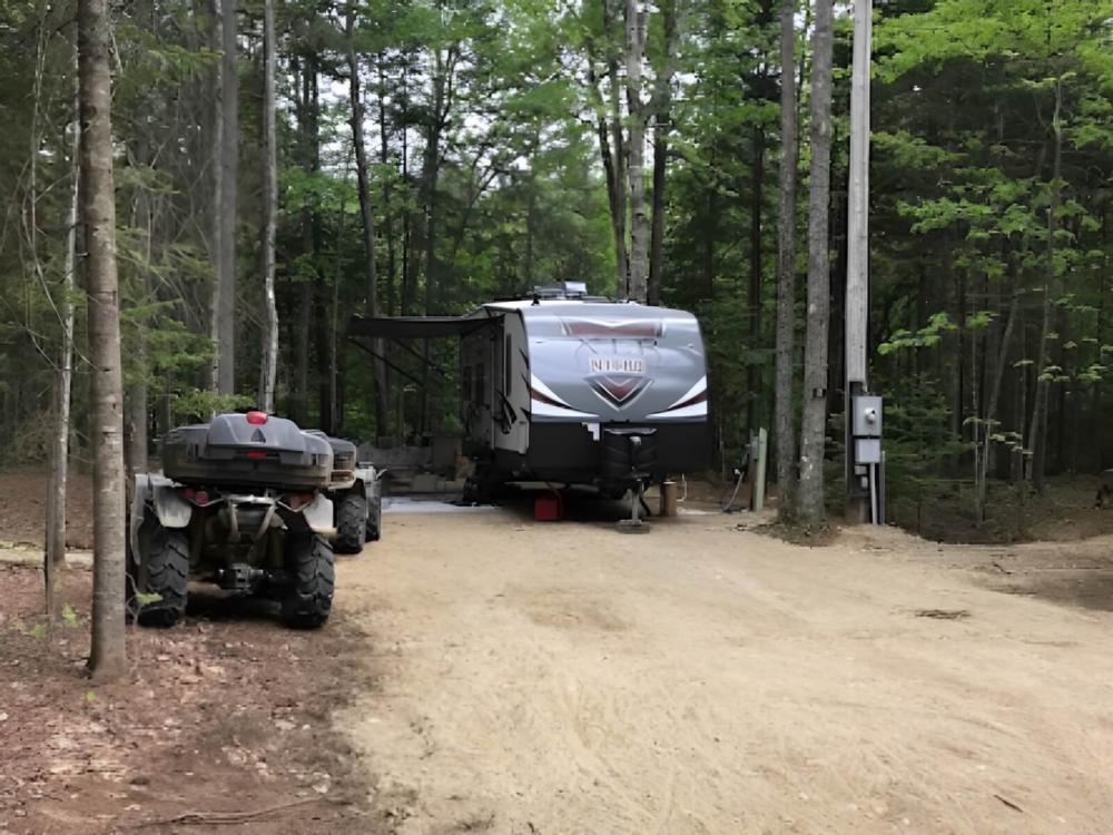 Parked trailer at site Coos Canyon Campground and Cabins