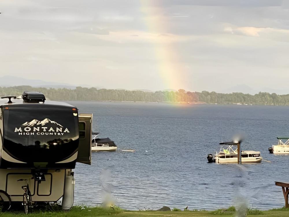 Parked trailer with lake view at site Sunset Rock RV Park & Lake Shore
