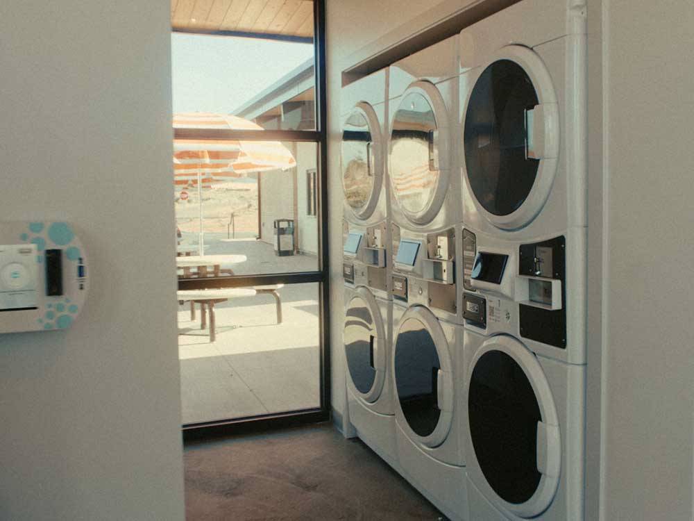 Inside view of the laundry room at ROAM AMERICA HORSESHOE BEND