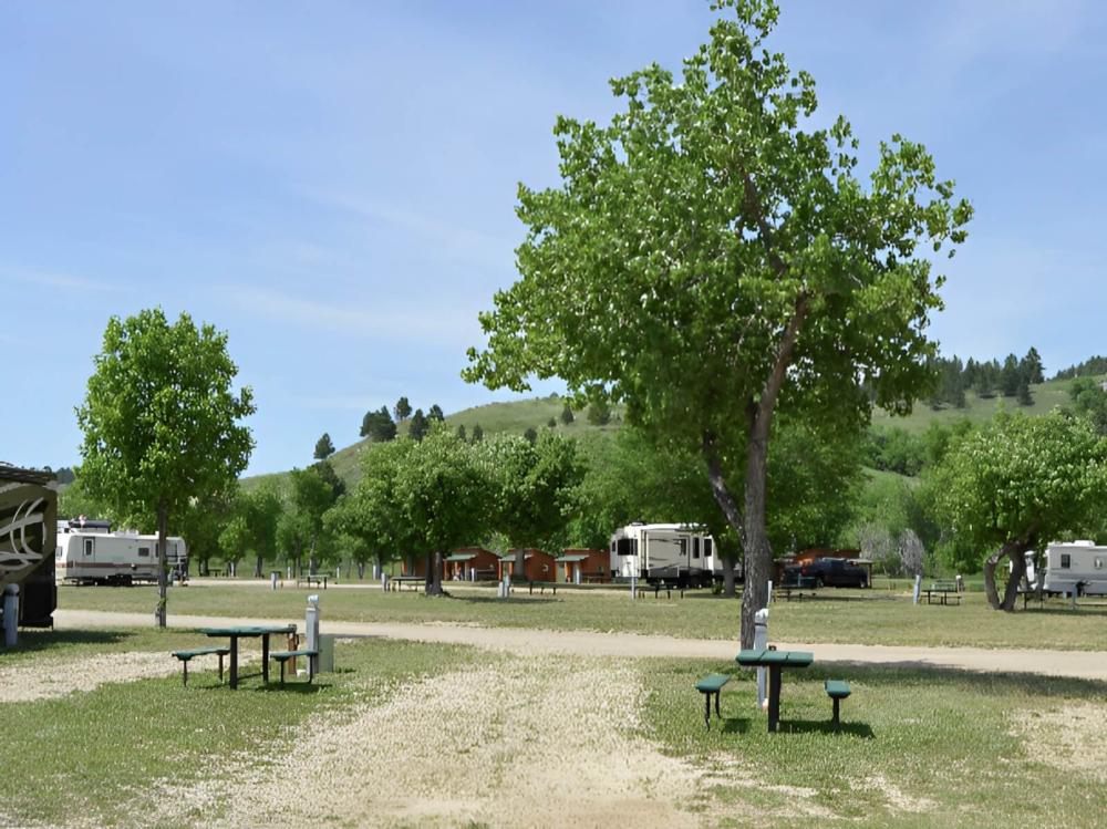 RV sites with tables at Days End Campground & RV Park
