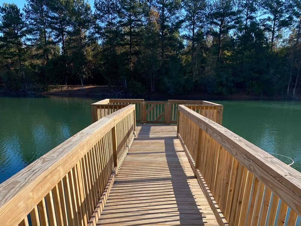 A wooden path to the dock at DREAM RV PARKS