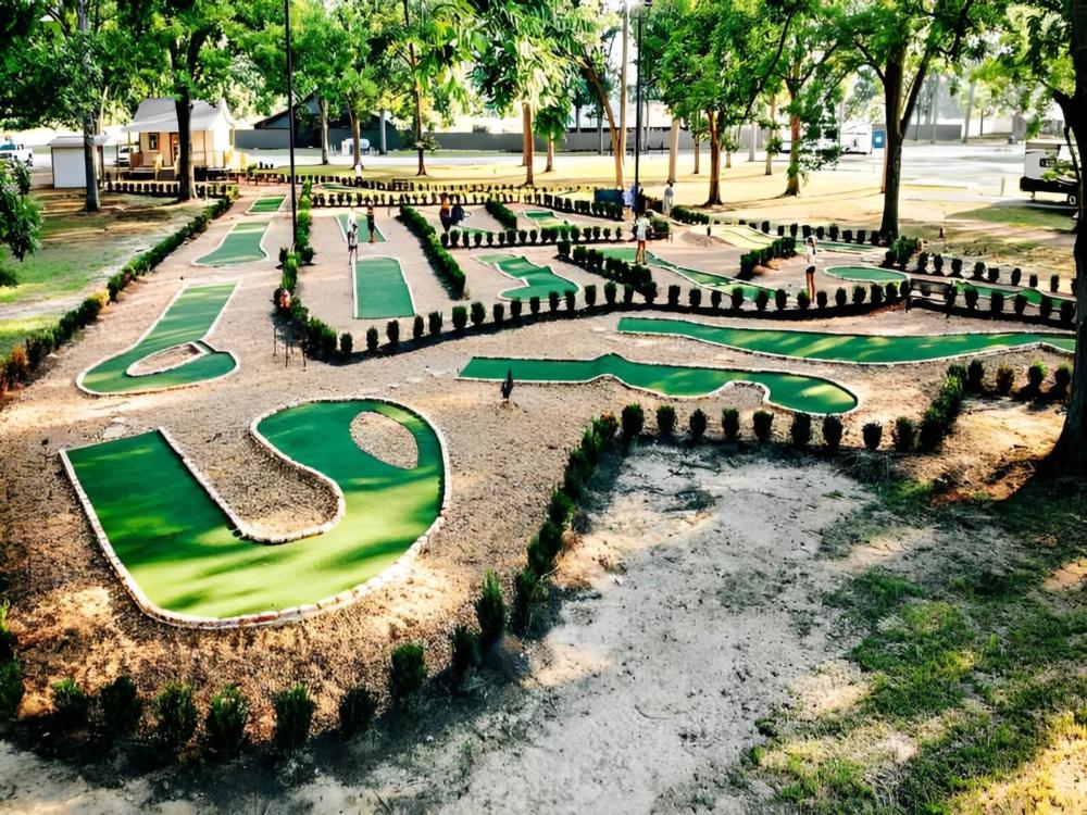 Miniature golf course